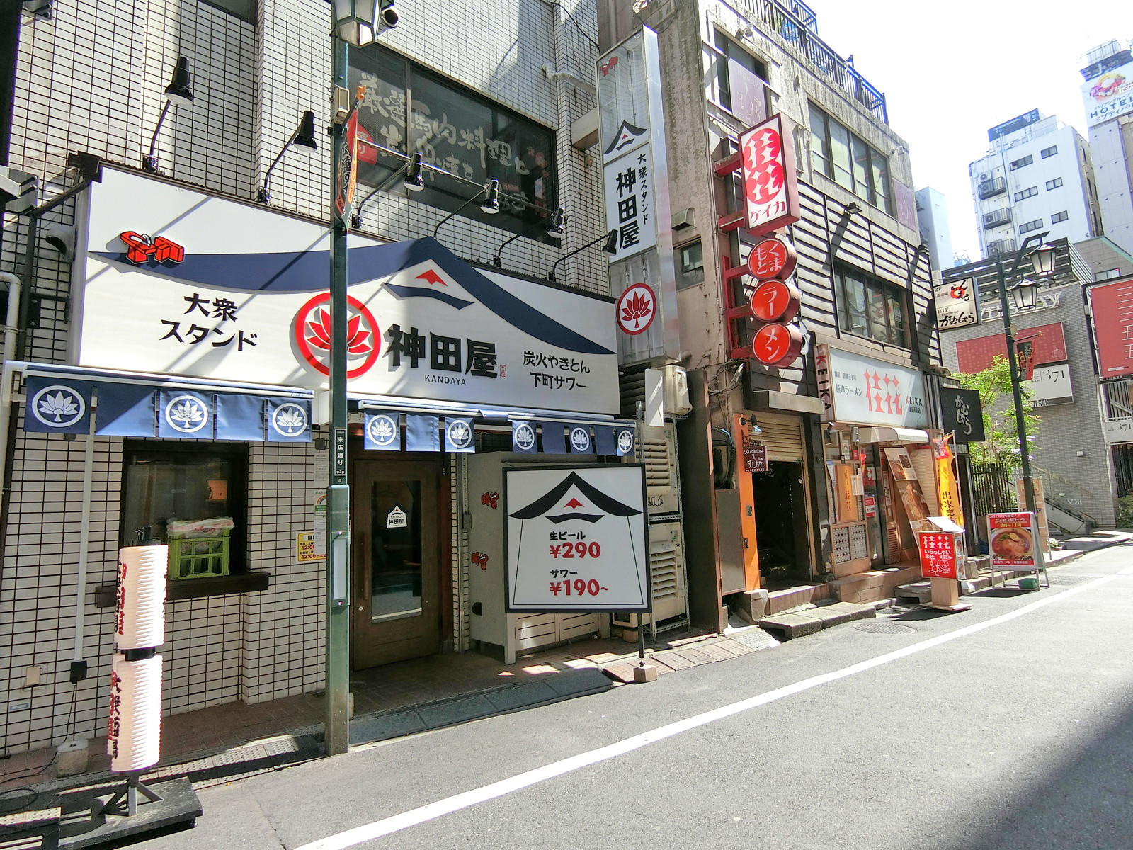付近には飲食店が充実
