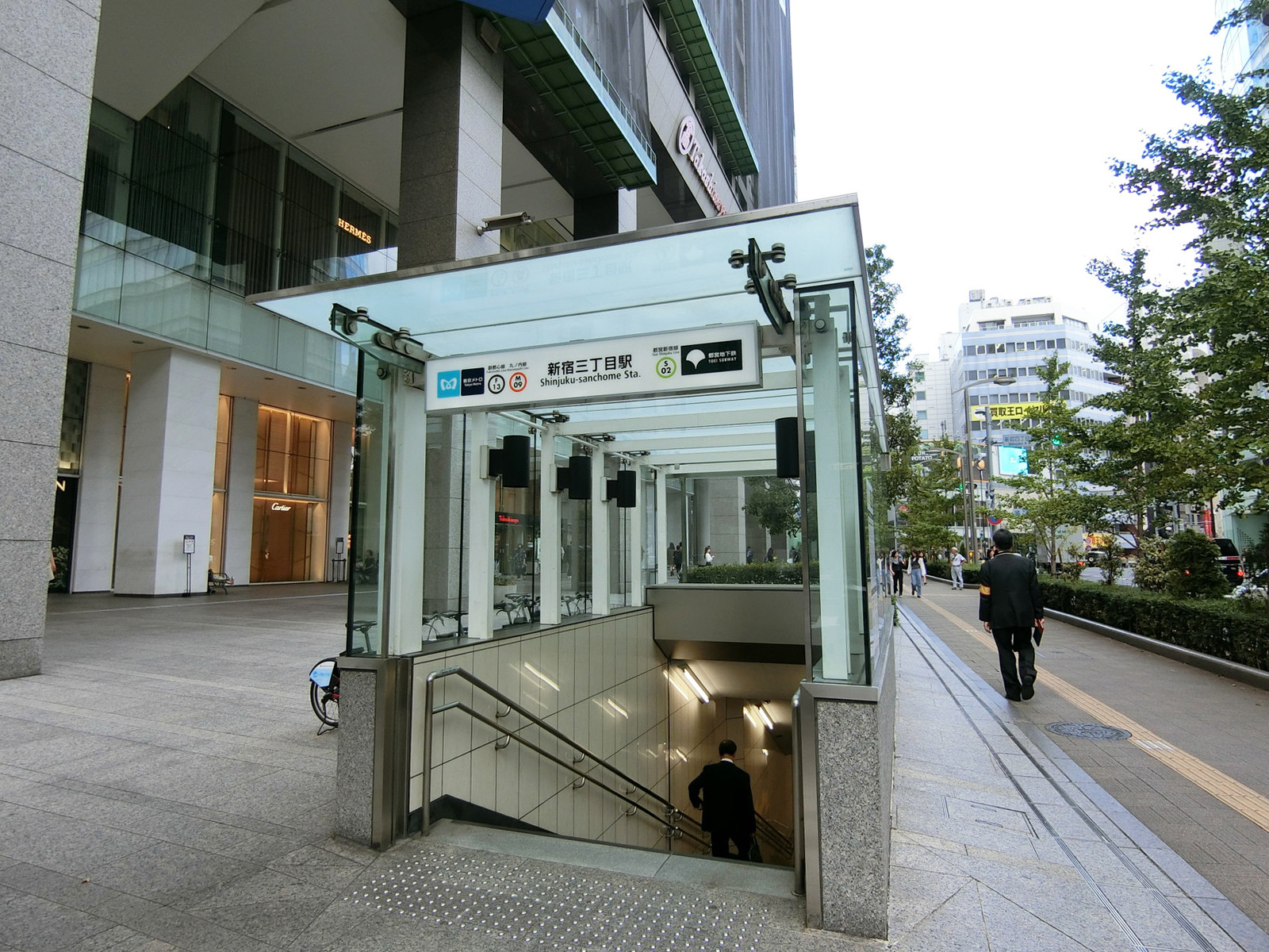 「新宿三丁目駅」から徒歩6分