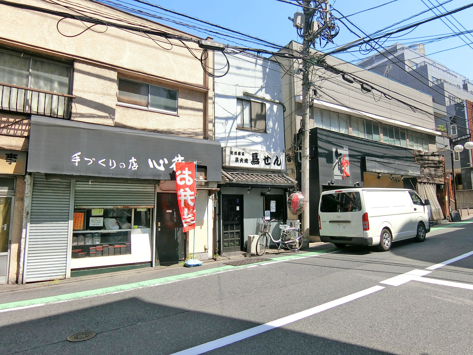 付近には飲食店が充実