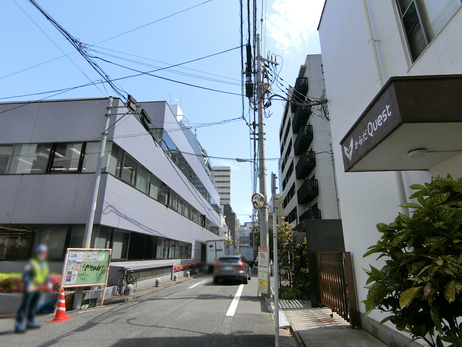 恵比寿パークプラザビル前面の通り