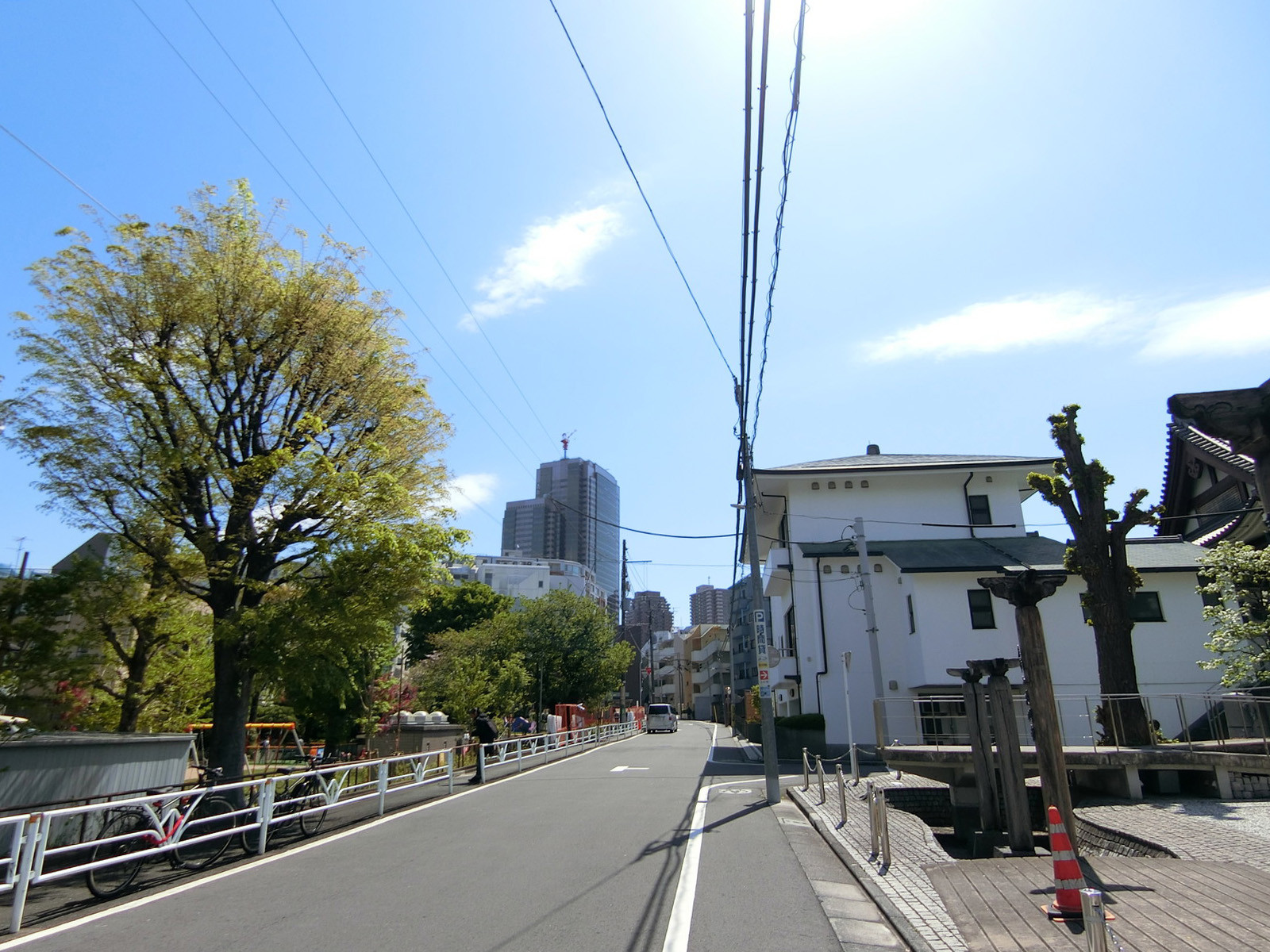 周辺は落ち着いた雰囲気のエリア