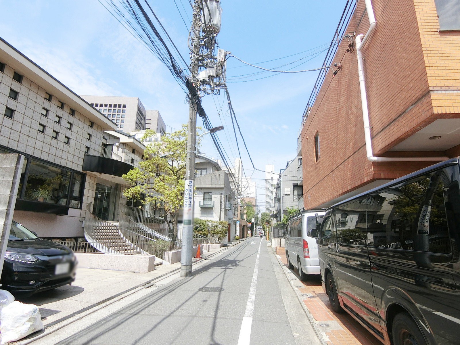 松籟ハイツ前面の通り