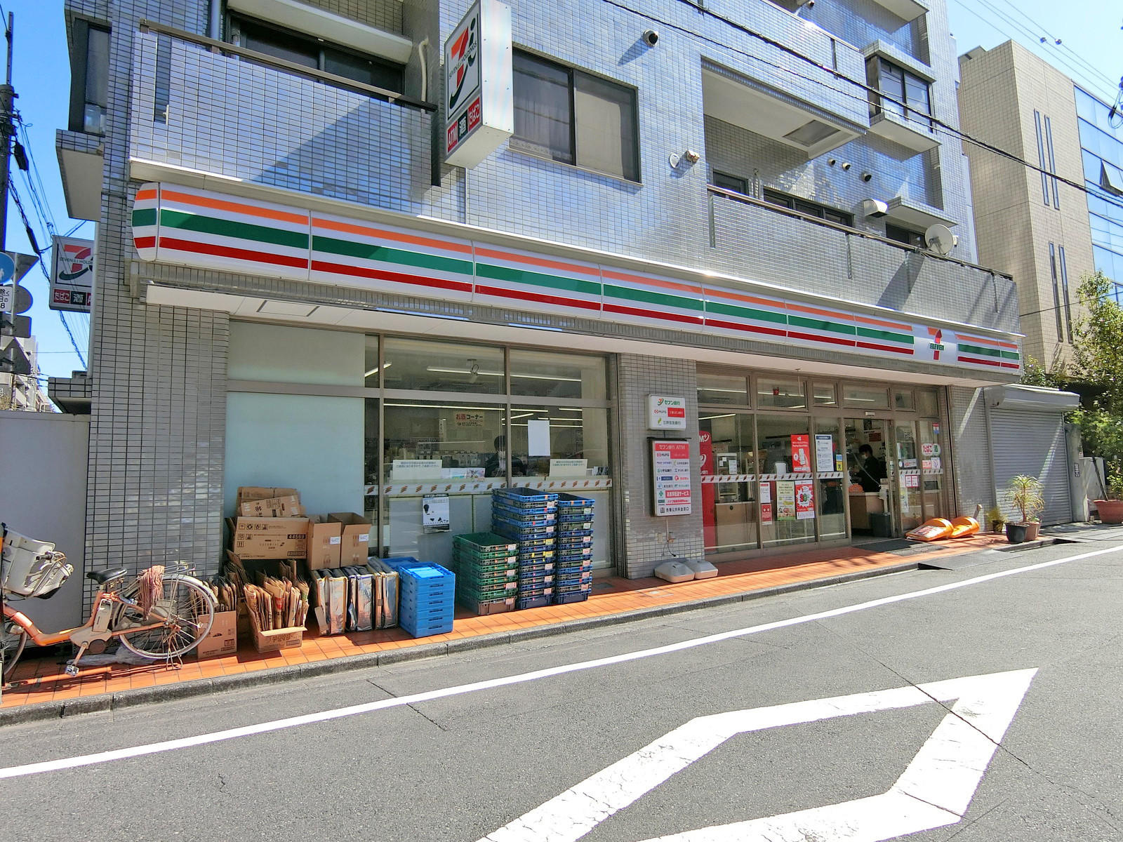 徒歩2分のセブンイレブン新宿東五軒町店