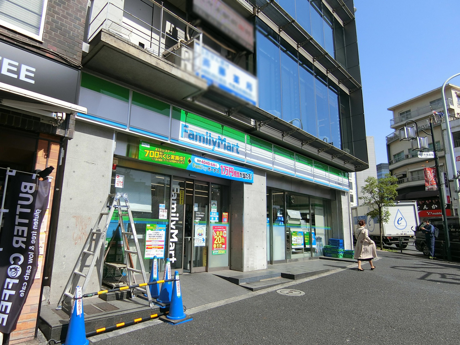 徒歩1分のファミリーマート