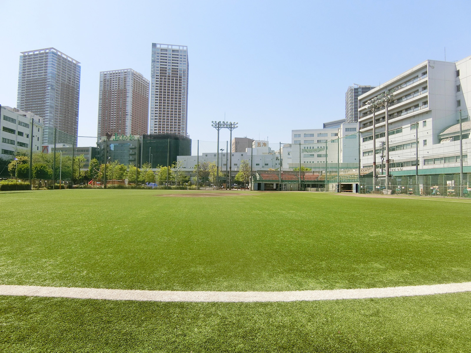 徒歩圏内の埠頭公園