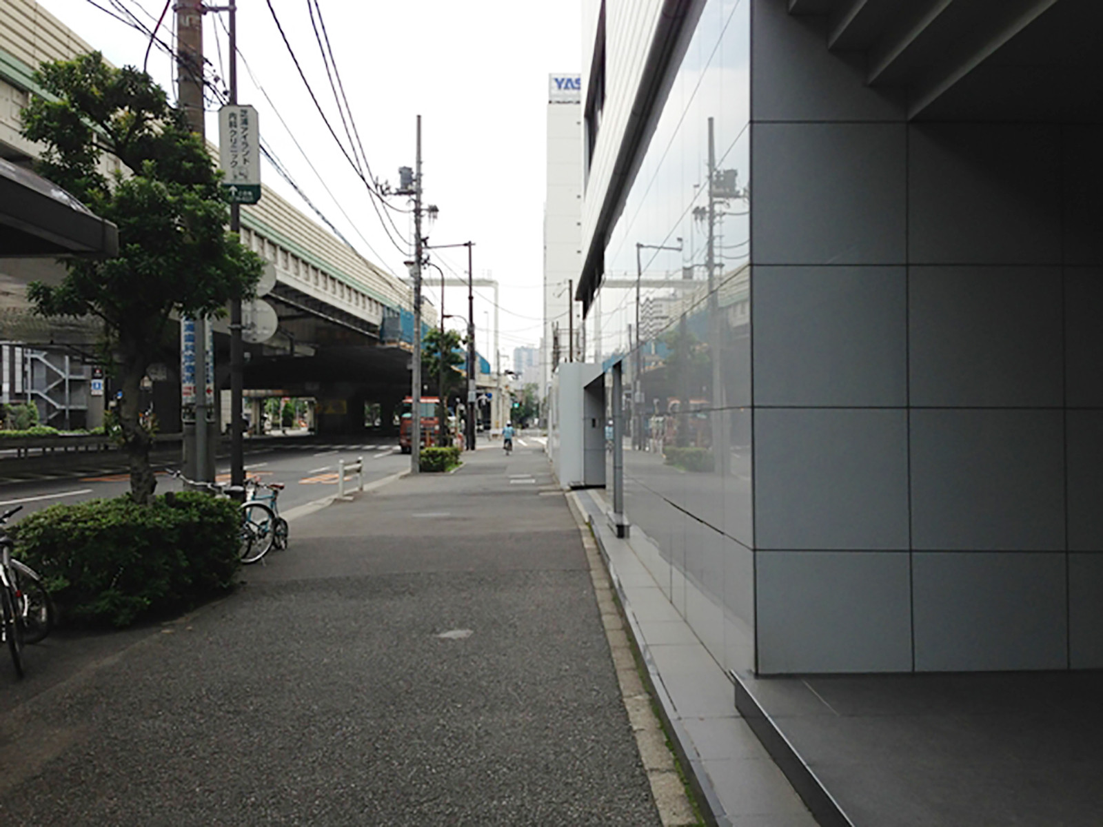 安田芝浦第2ビル前面の歩道
