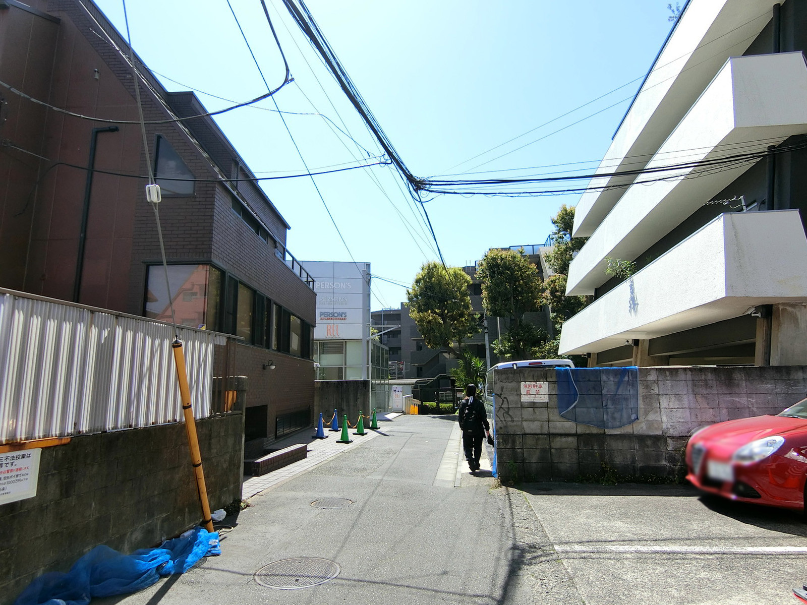 サクラガオカ63ビル前面の通り