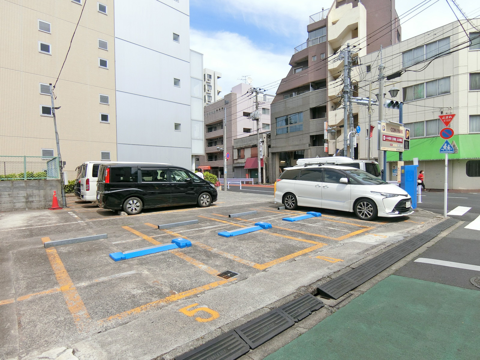 向かいのコインパーキング