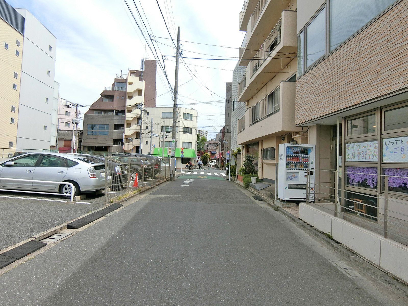 N-1ビル前面の通り