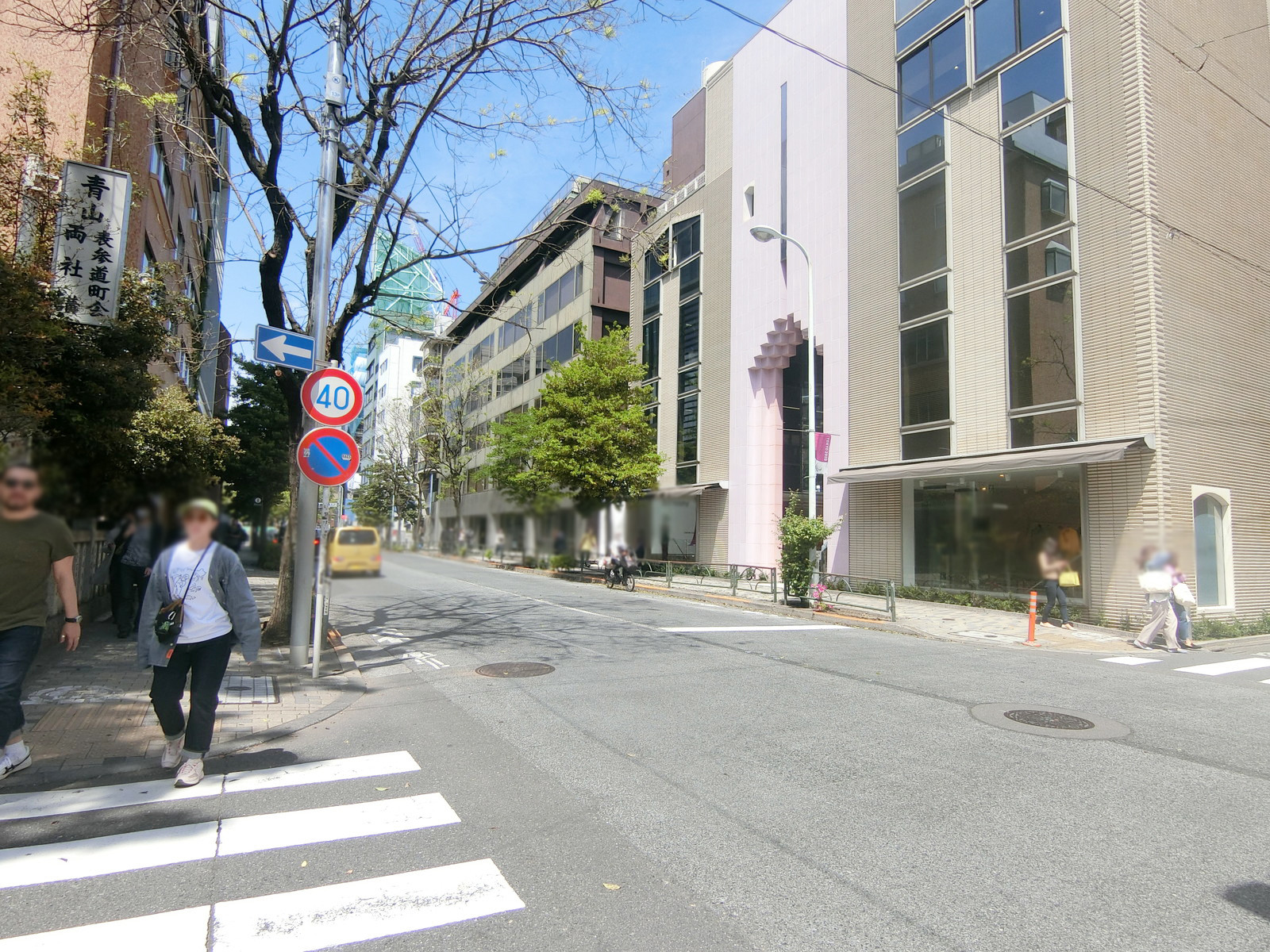 ヴァンセットビル前面の赤坂杉並線