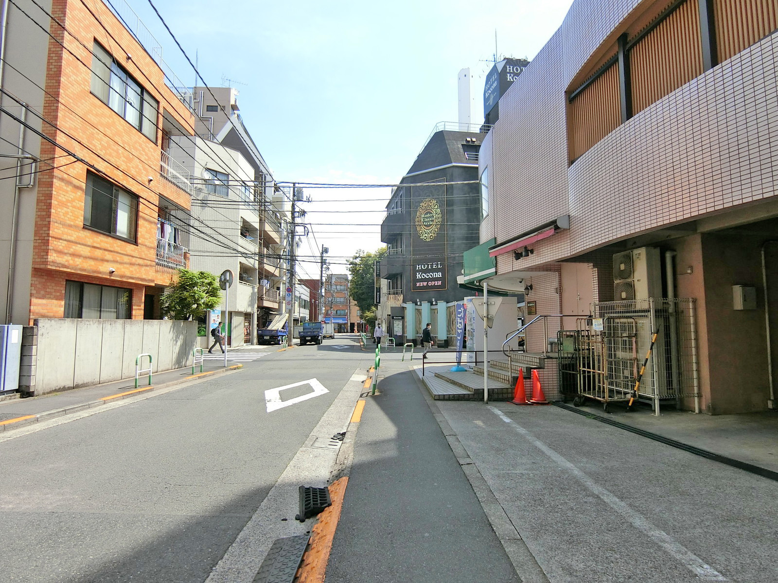 武蔵屋第三ビル前面の通り