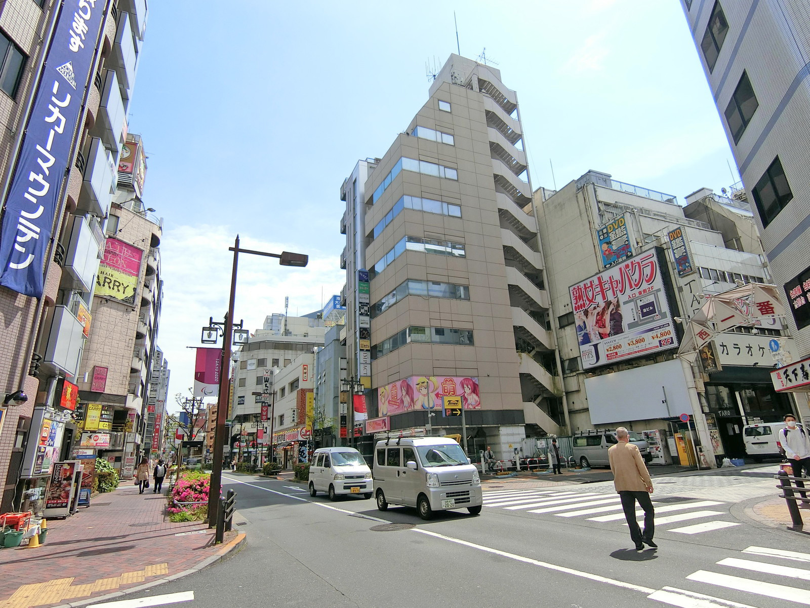トキワ通り沿いに立地