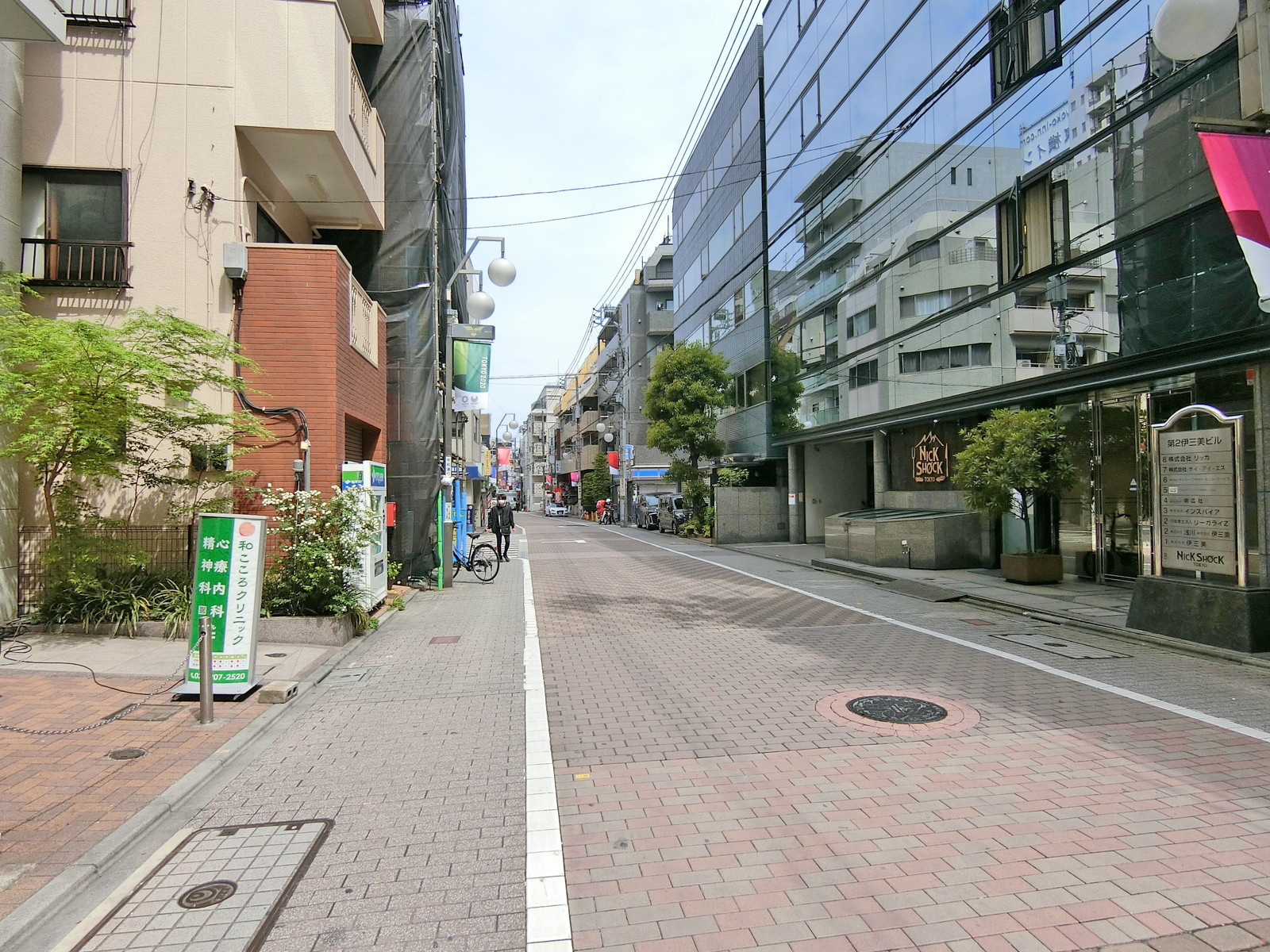 信友山の手池袋ビル前面の通り