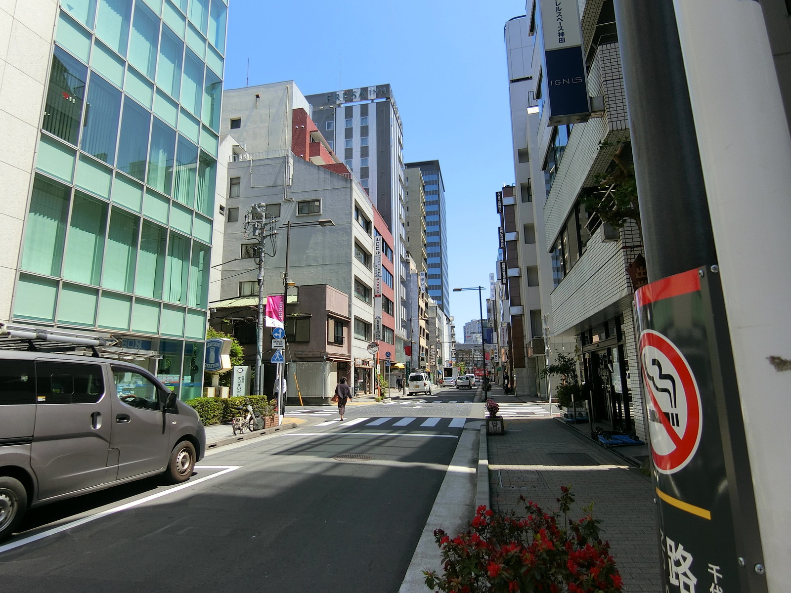 翔和鎌倉橋ビル前面の通り