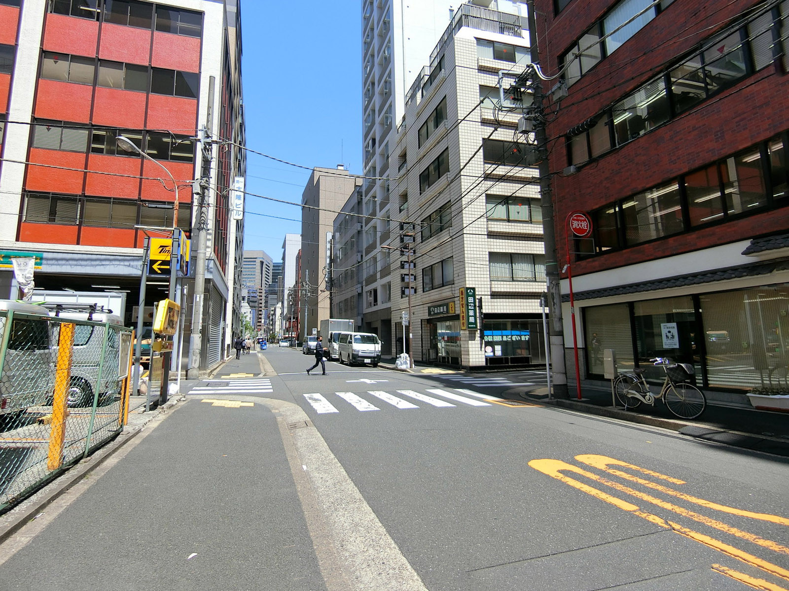 協販ビル前面の通り
