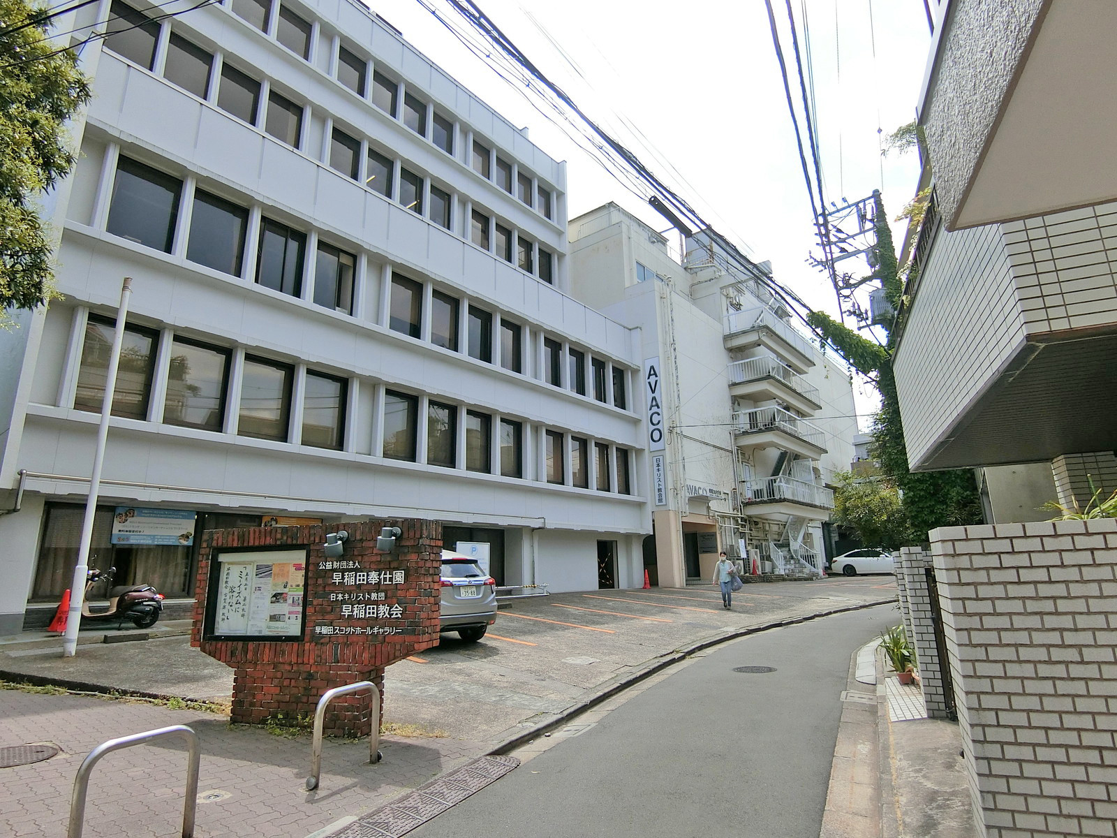 周辺は閑静なエリア