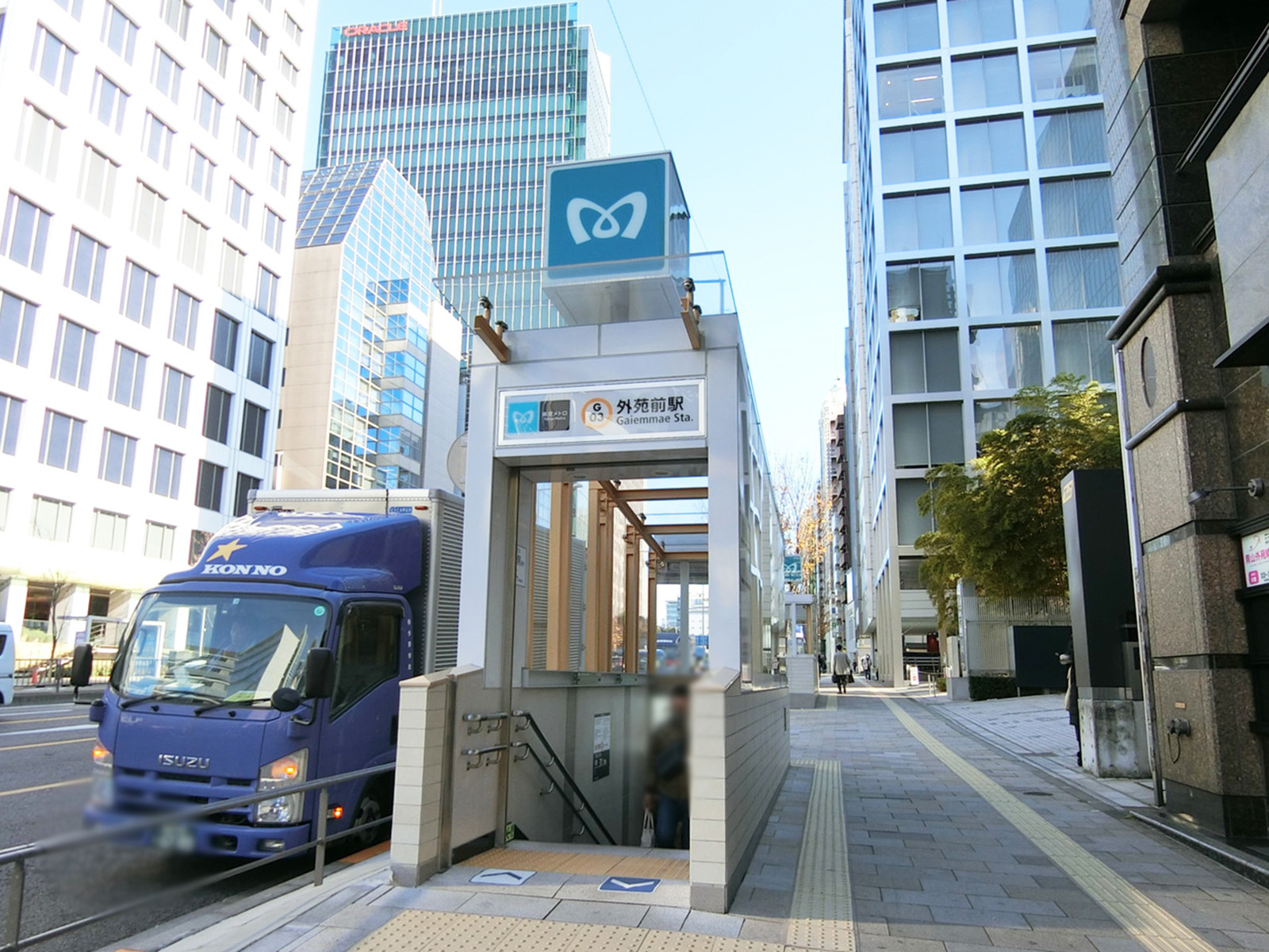 最寄りの「外苑前駅」