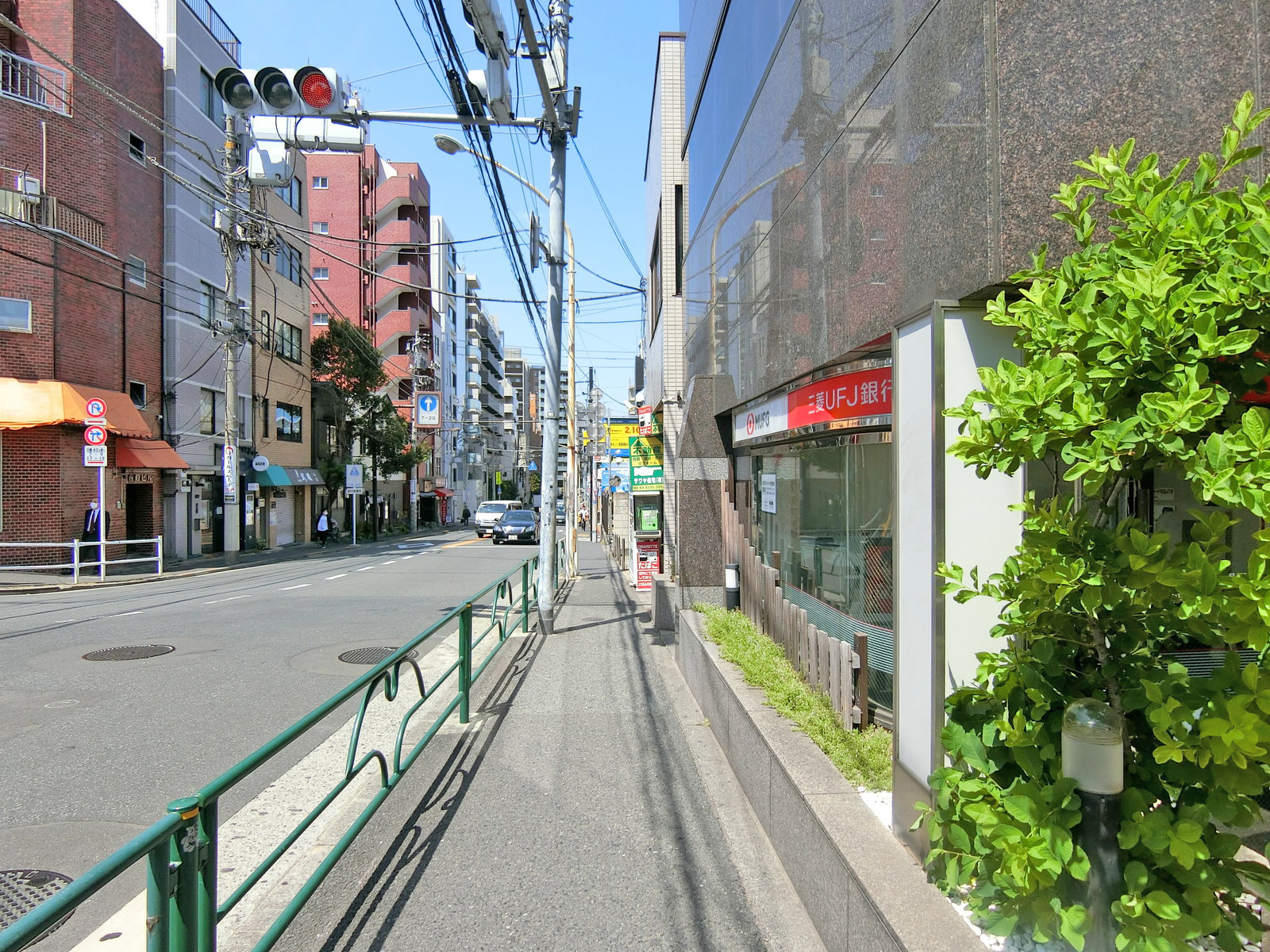 第一矢来ビル前面の通り