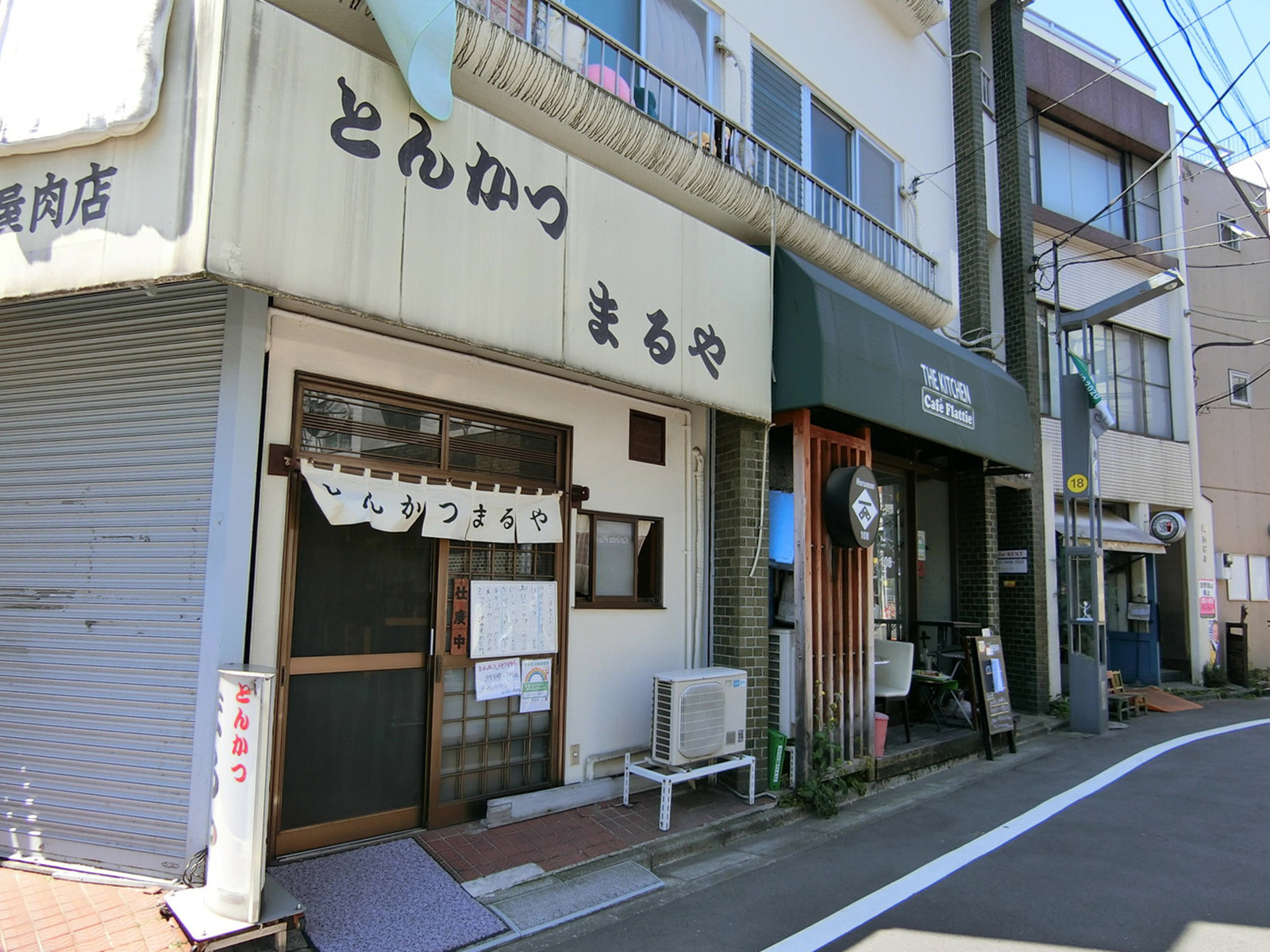 周辺には飲食店が点在