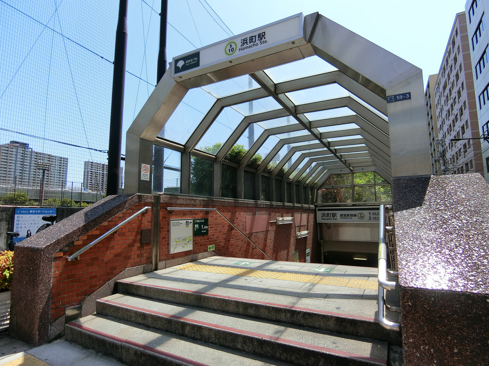 最寄りの「浜町駅」