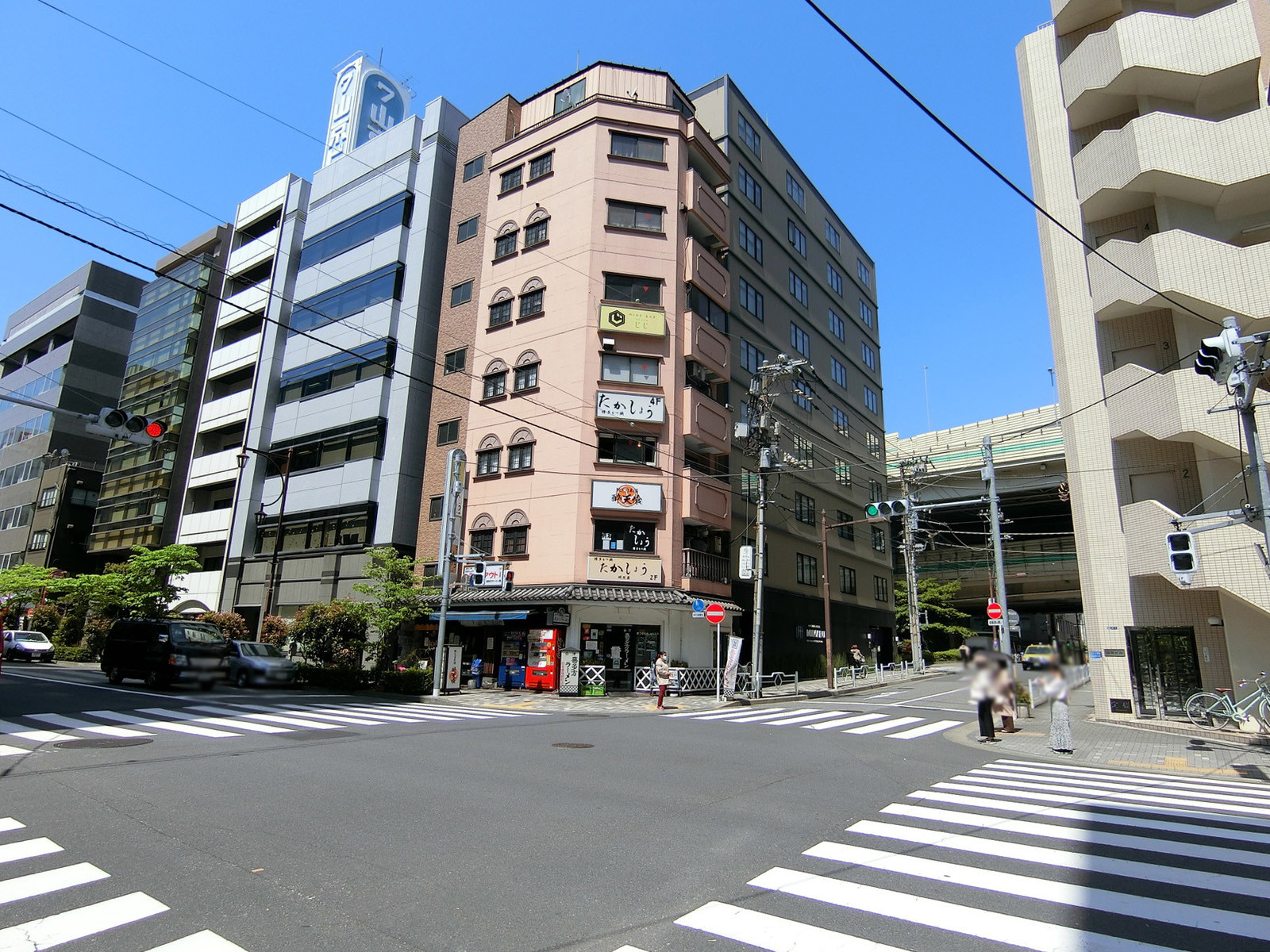 前面の箱崎港橋通り