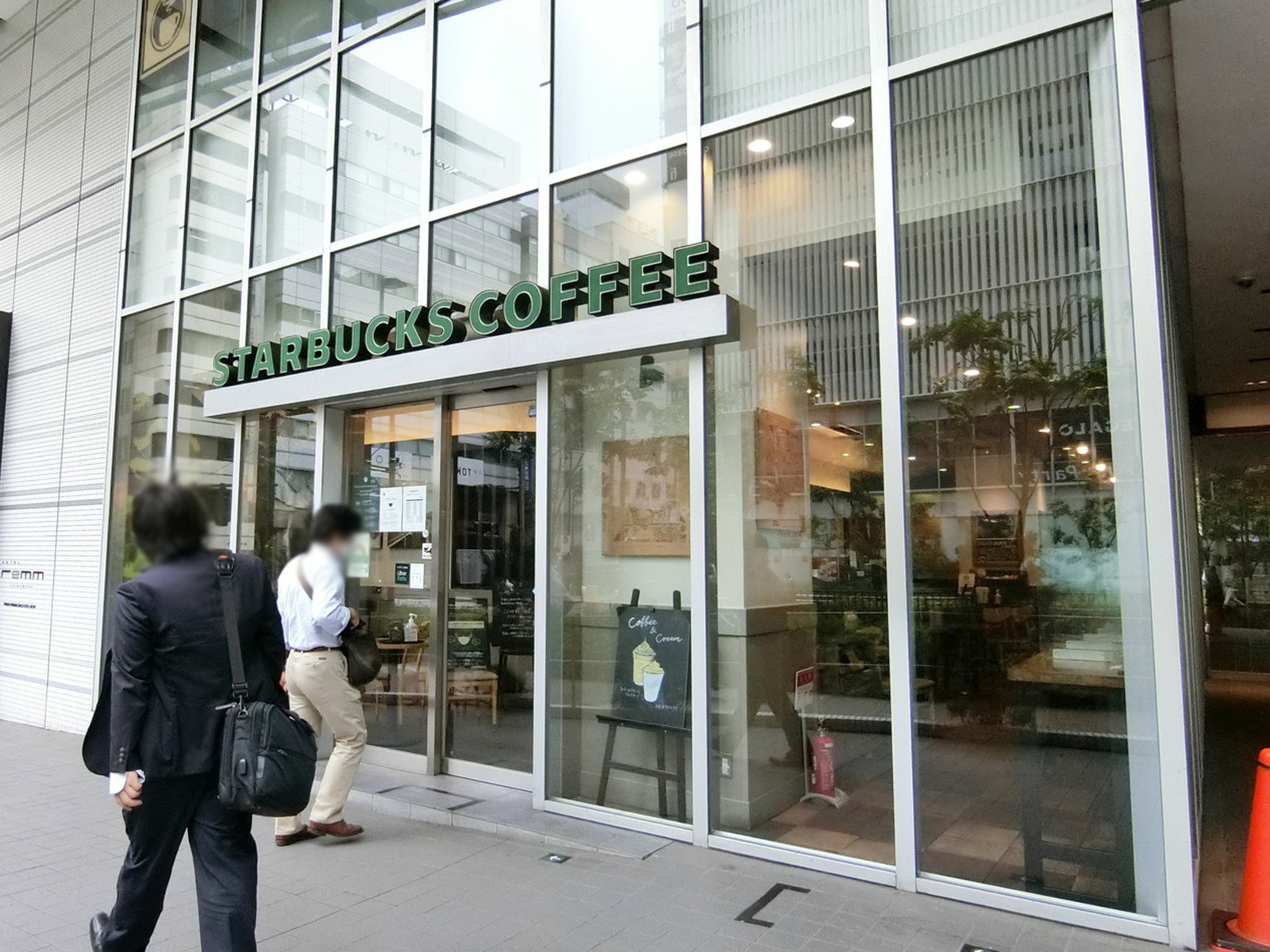 付近のスターバックスコーヒー