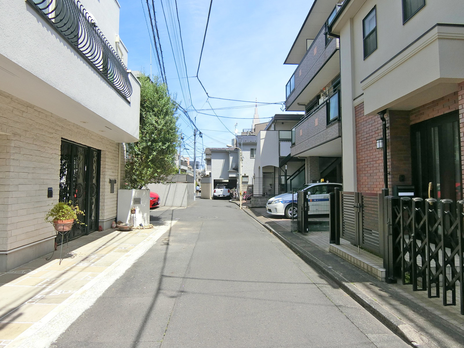 グローバル代々木ビル前面の通り