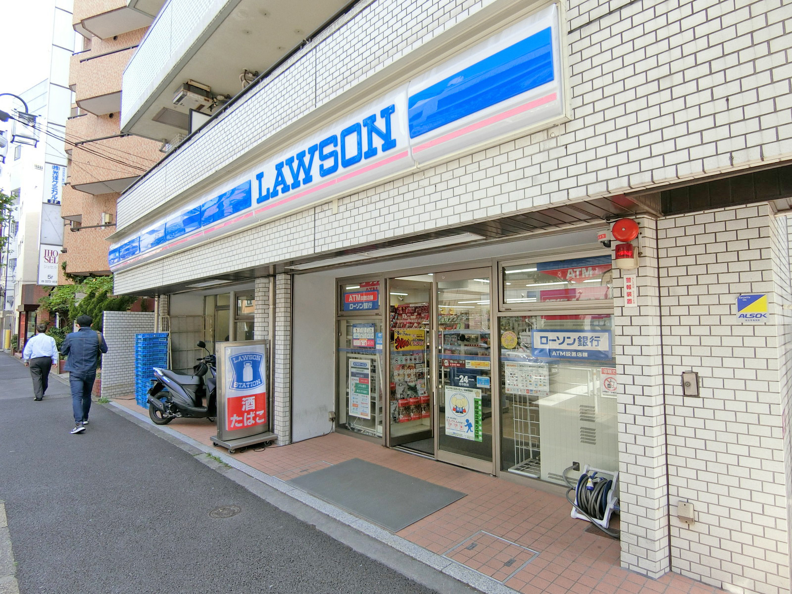 徒歩6分のローソン代々木一丁目店