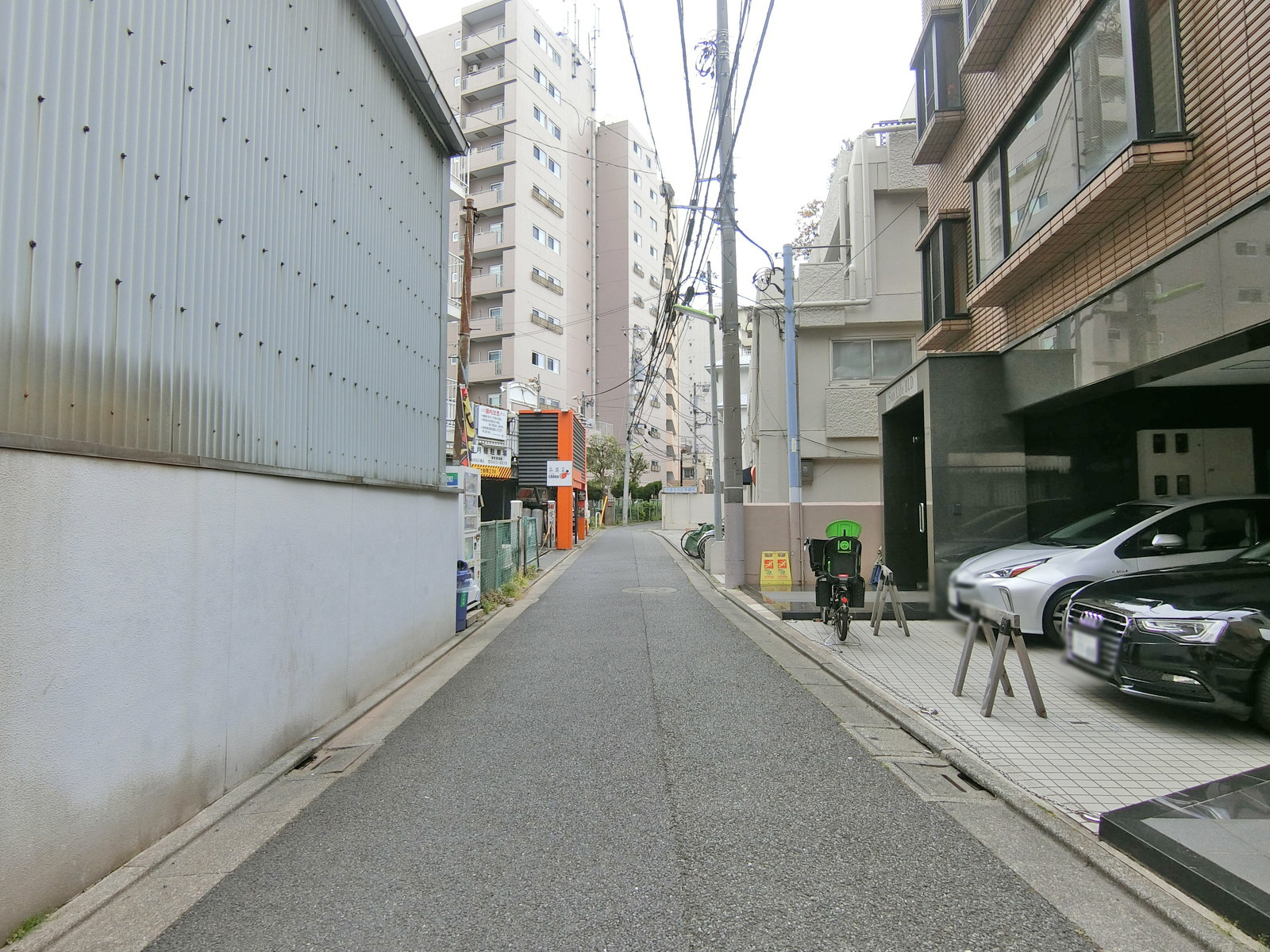 サンライフビル前面の通り