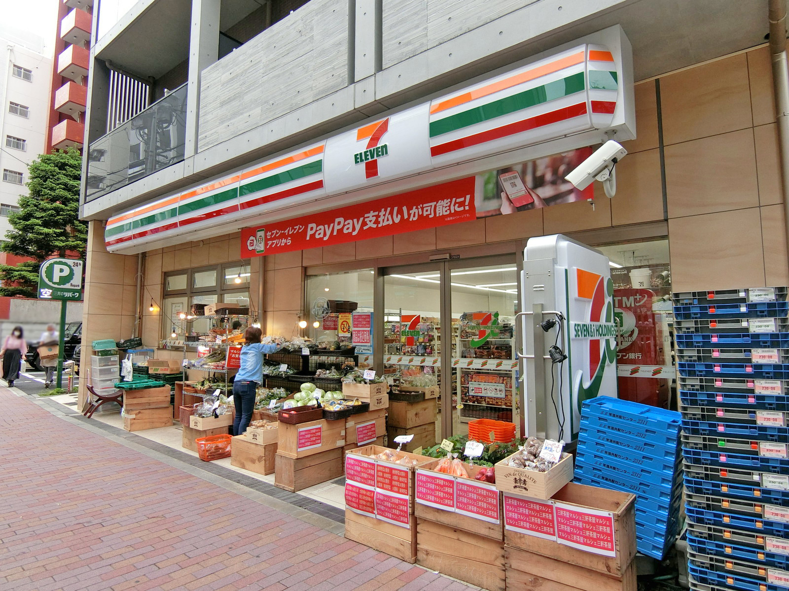向かいの通りのセブンイレブン三軒茶屋世田谷通り店