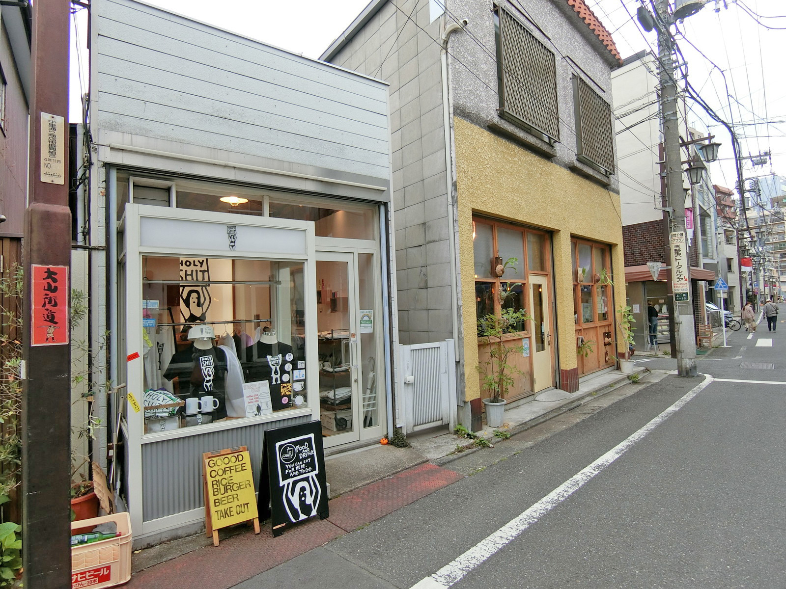 付近には飲食店が充実