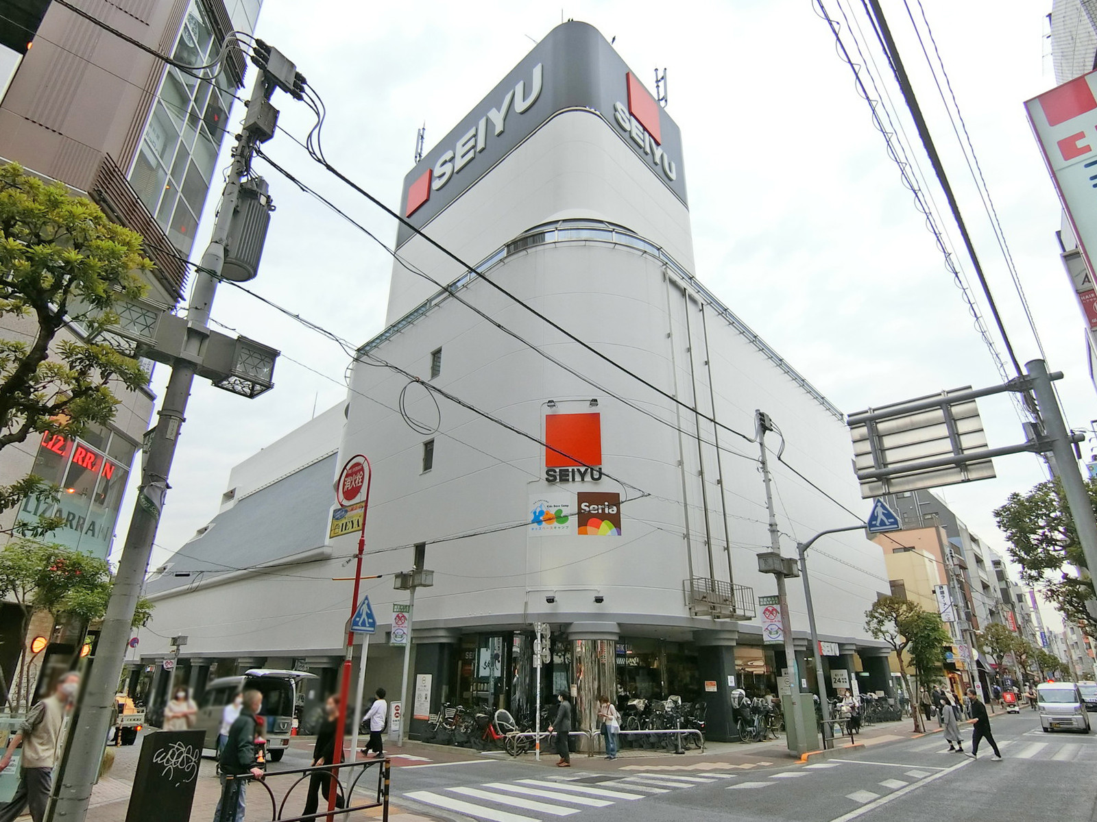 徒歩3分の西友三軒茶屋店