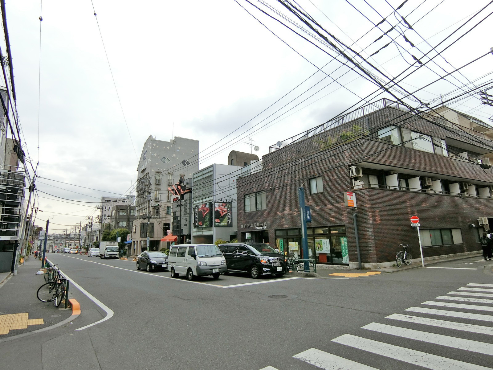 鮫洲大山線沿いに立地