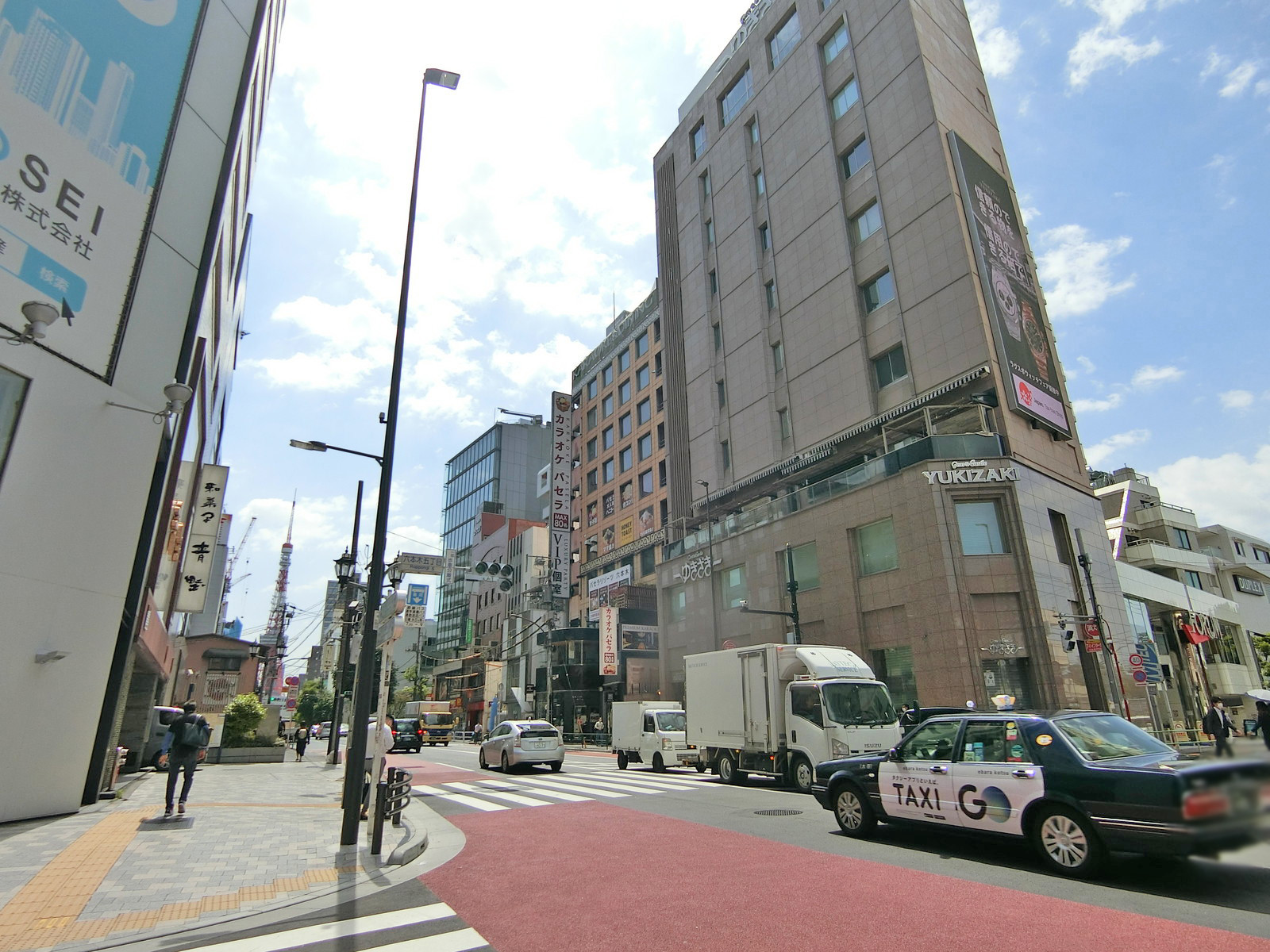 付近の外苑東通り