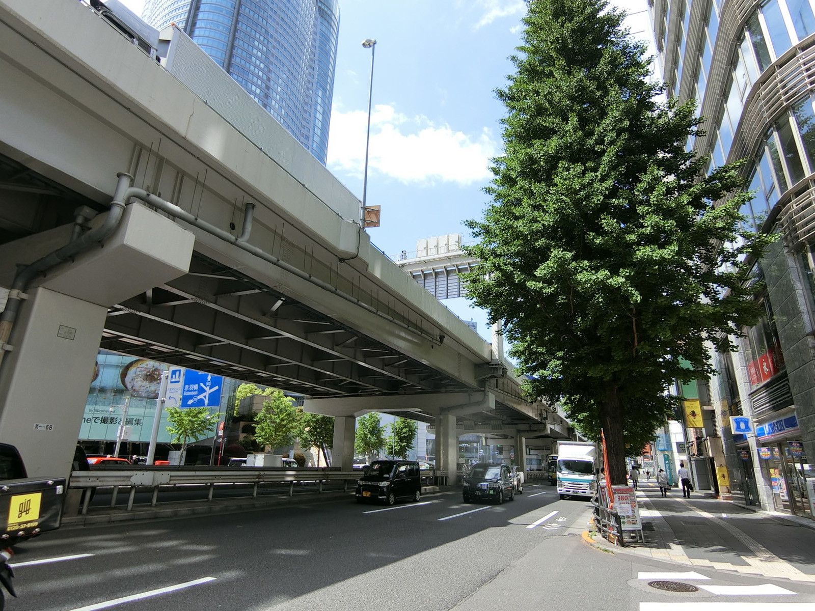 付近の六本木通り