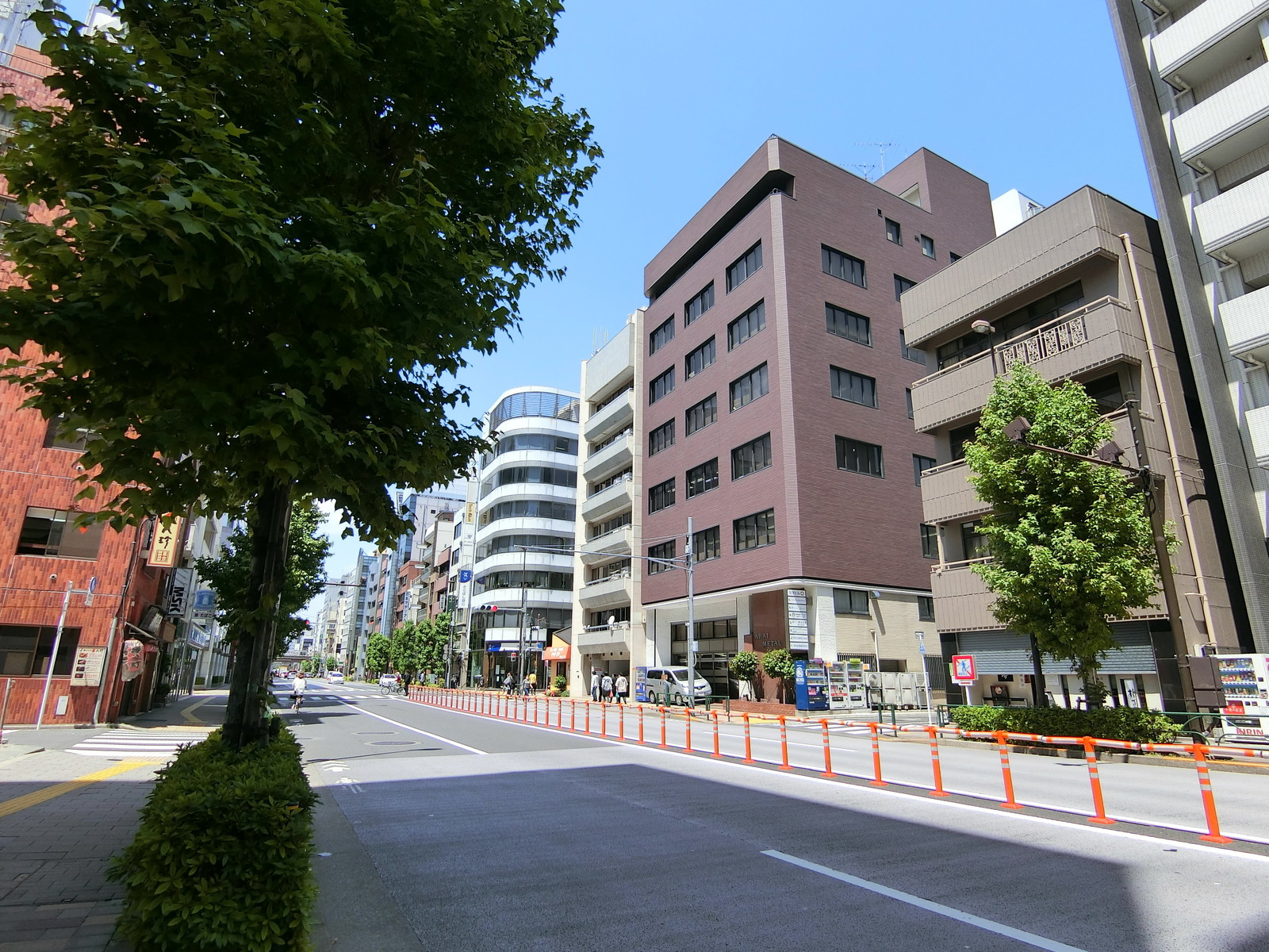 オフィス前面の春日通り
