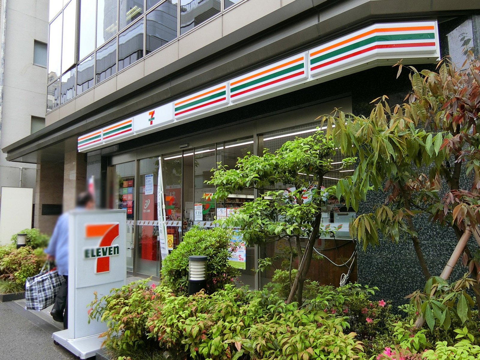 徒歩2分のセブンイレブン