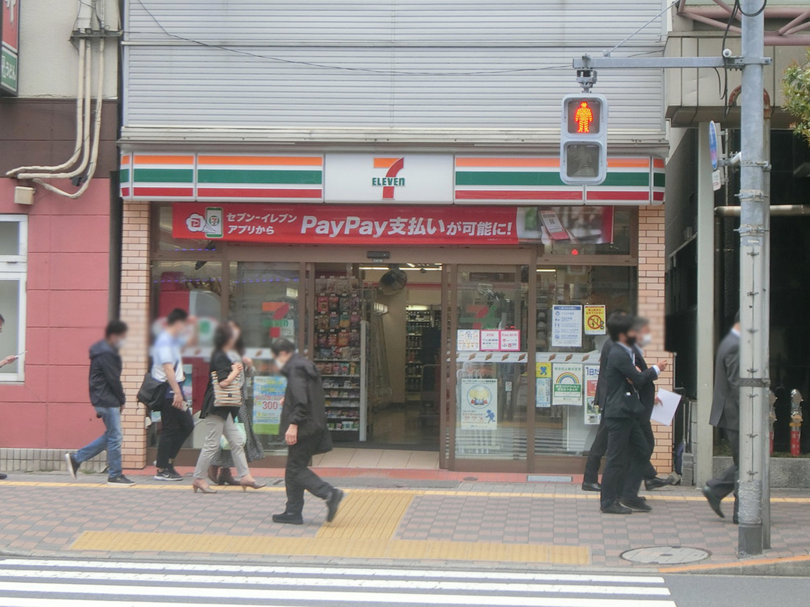 徒歩4分のセブン-イレブン