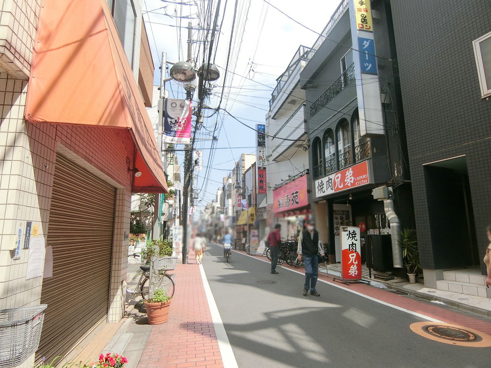 サンライズビル前面の通り