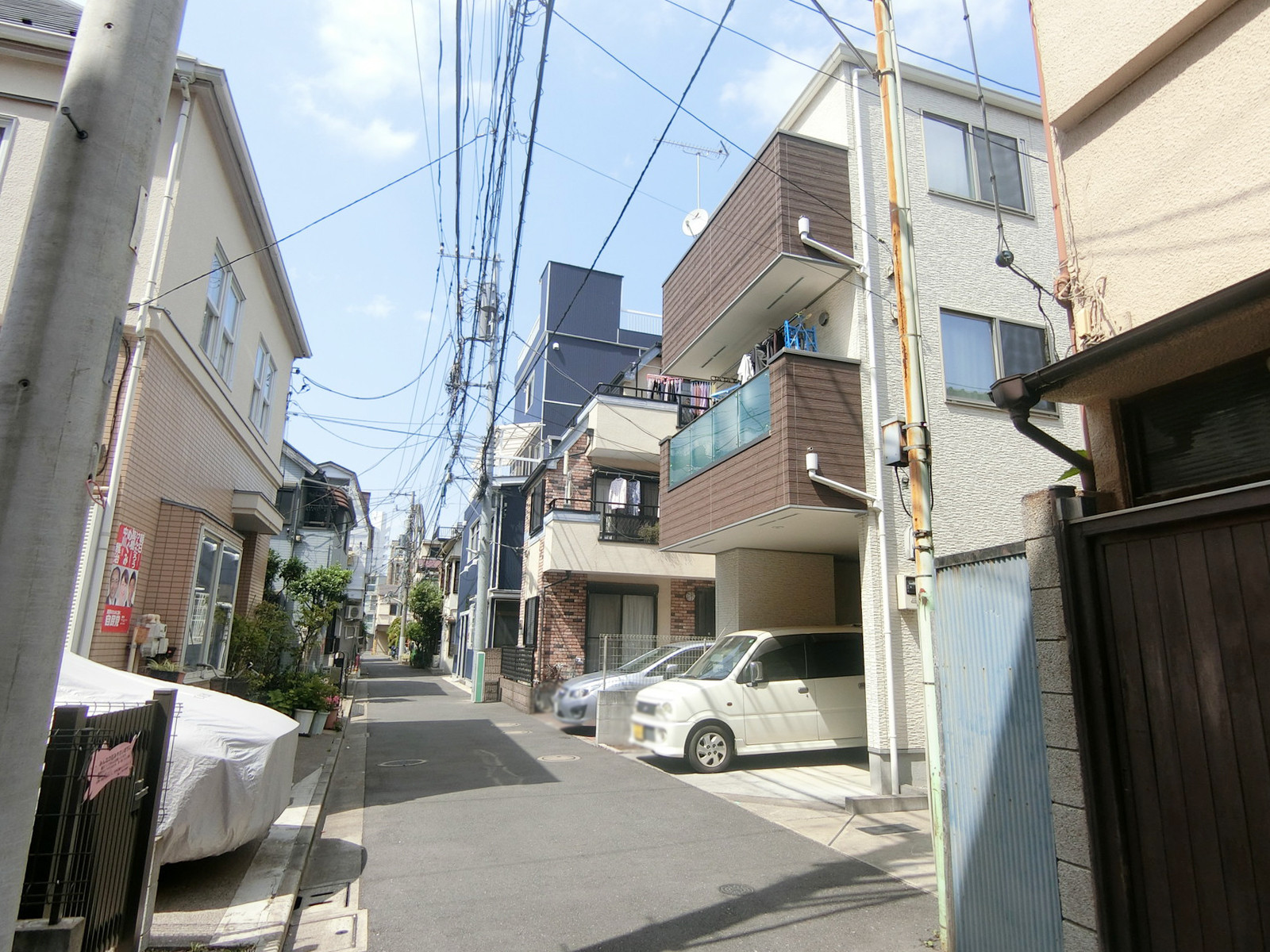 周辺は住宅街
