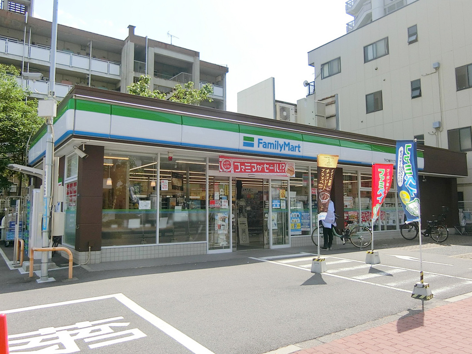 徒歩3分のファミリーマート