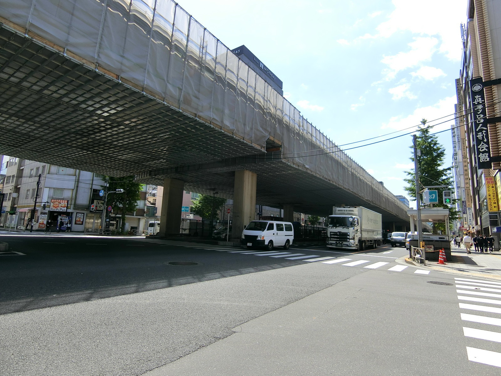 付近の昭和通り