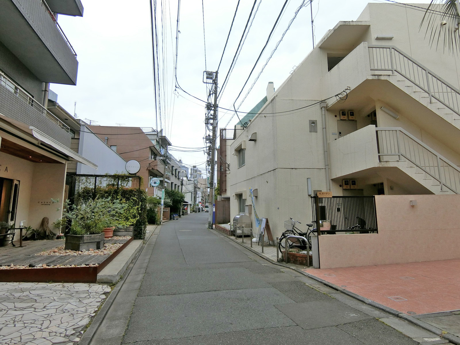 周辺は閑静なエリア