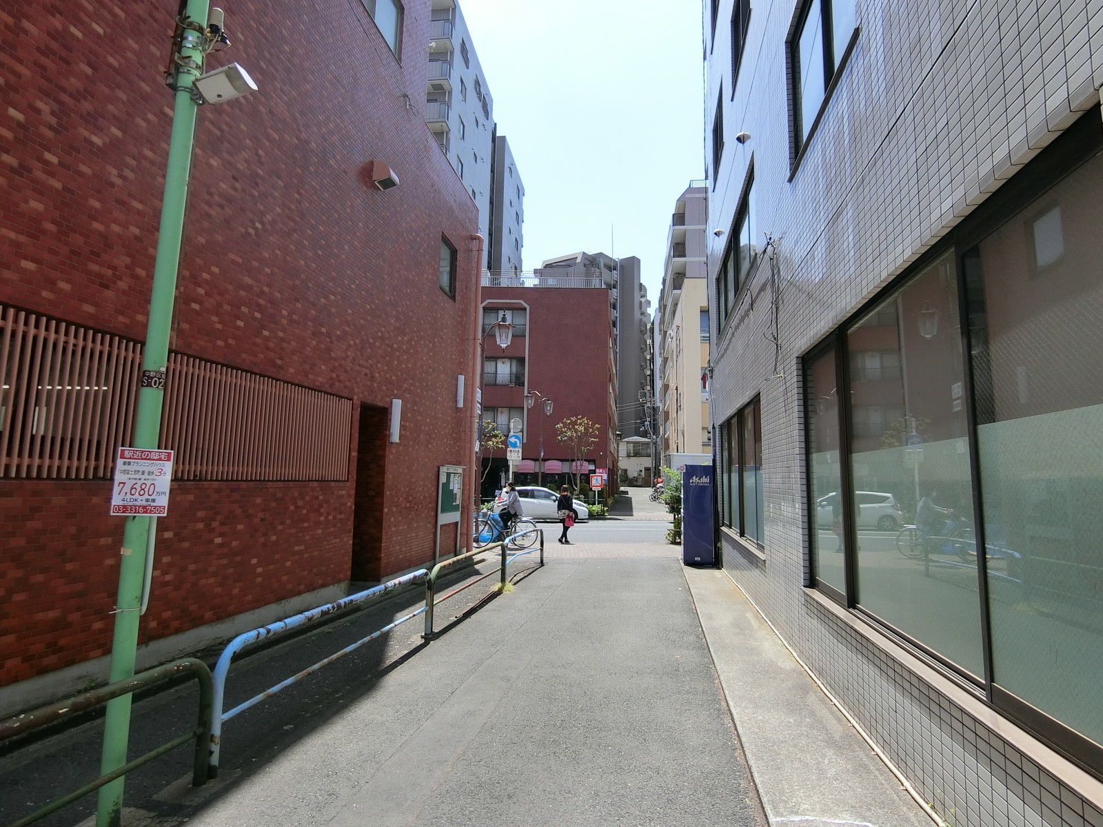 井上ビル前面の通り