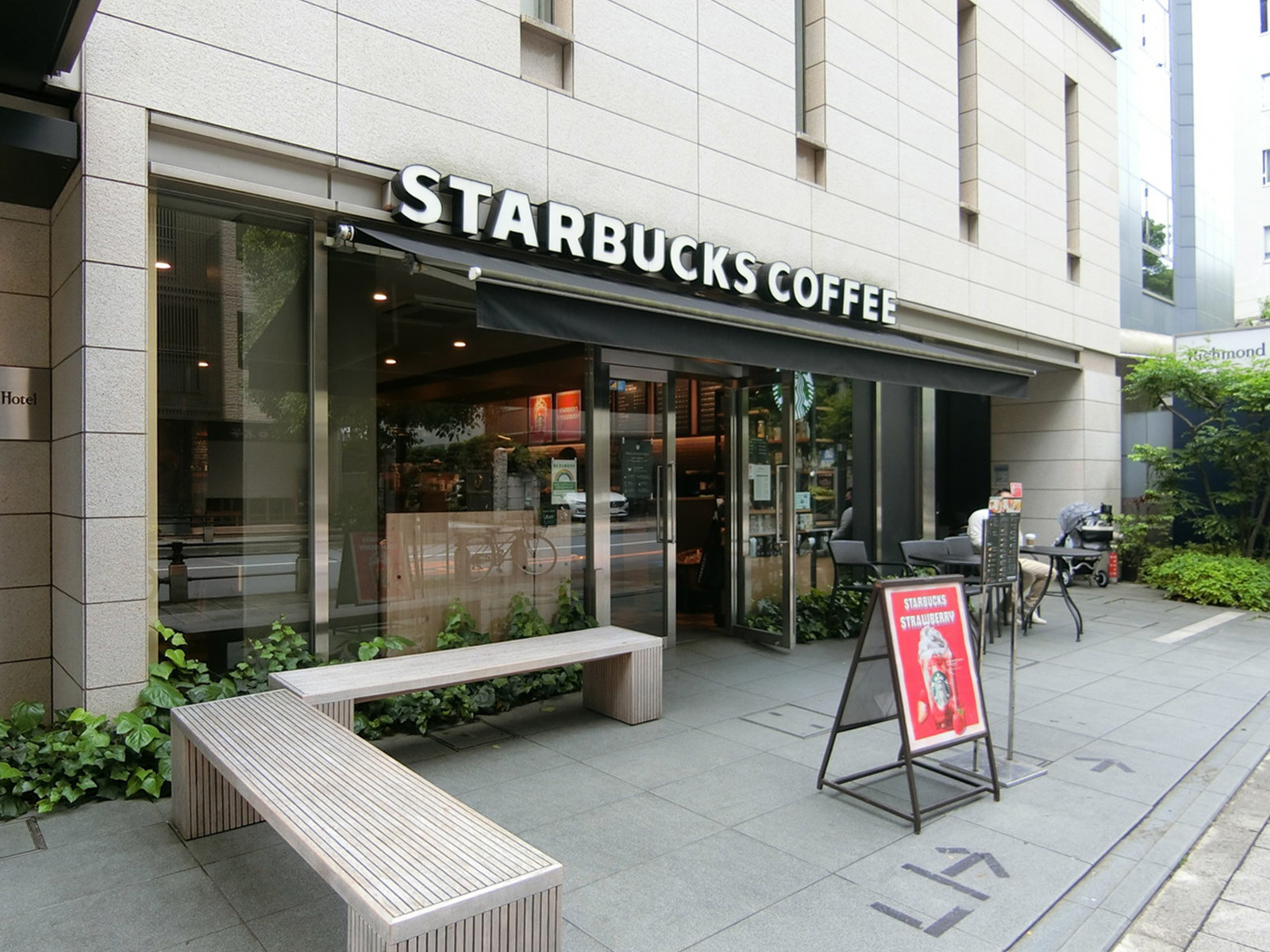 徒歩1分のスターバックスコーヒー