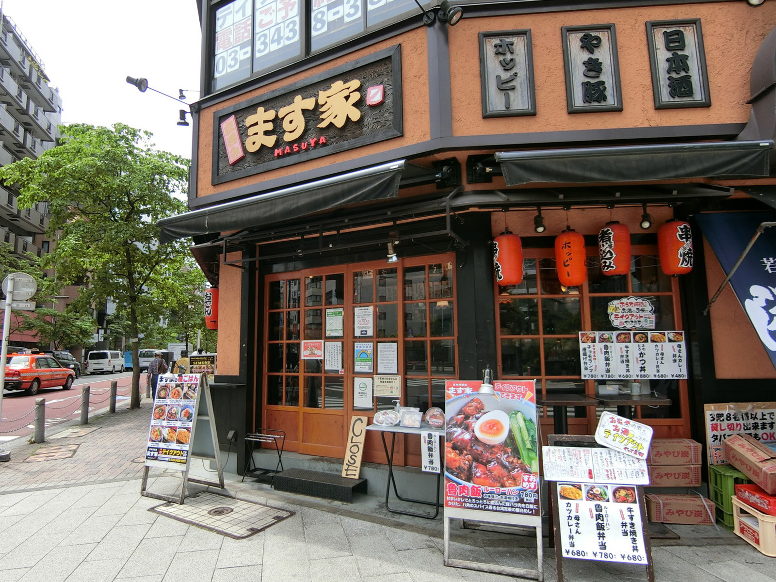 周辺には飲食店が点在