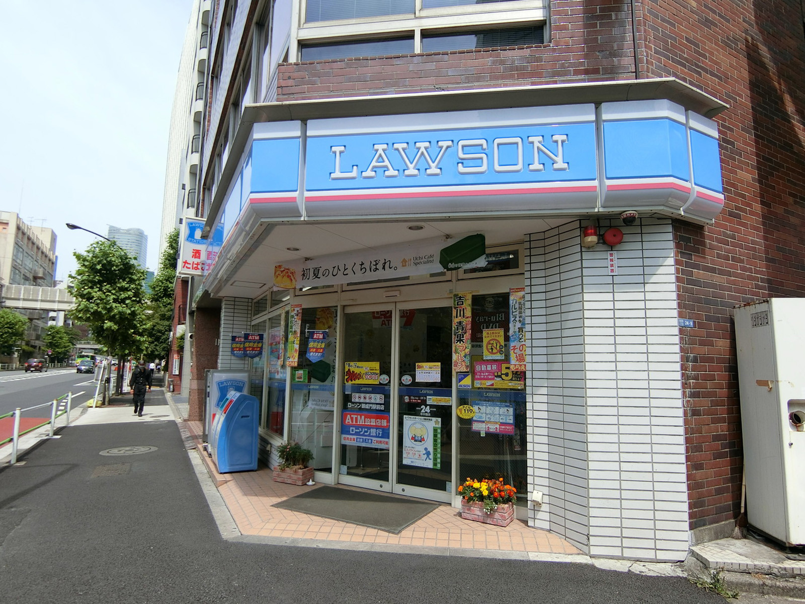 駅付近のローソン 御成門駅前店