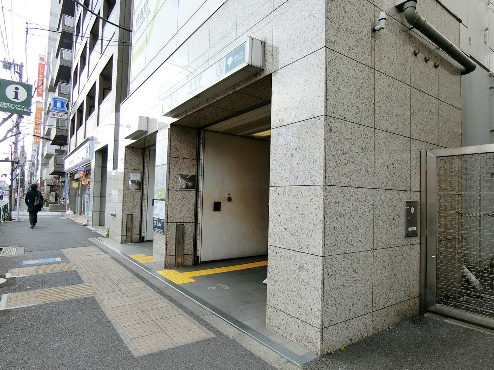 最寄りの「住吉駅」