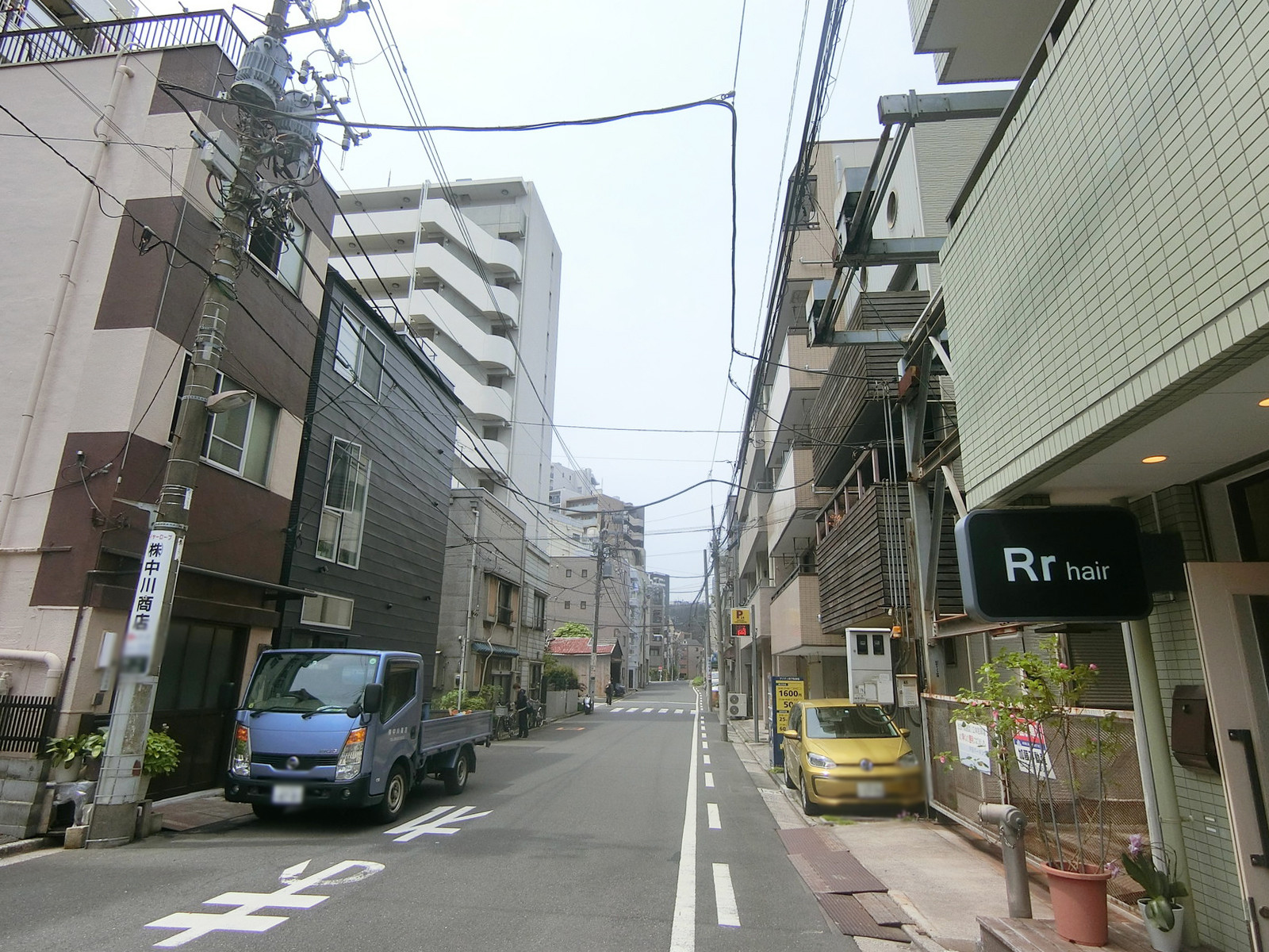 周辺は住宅街