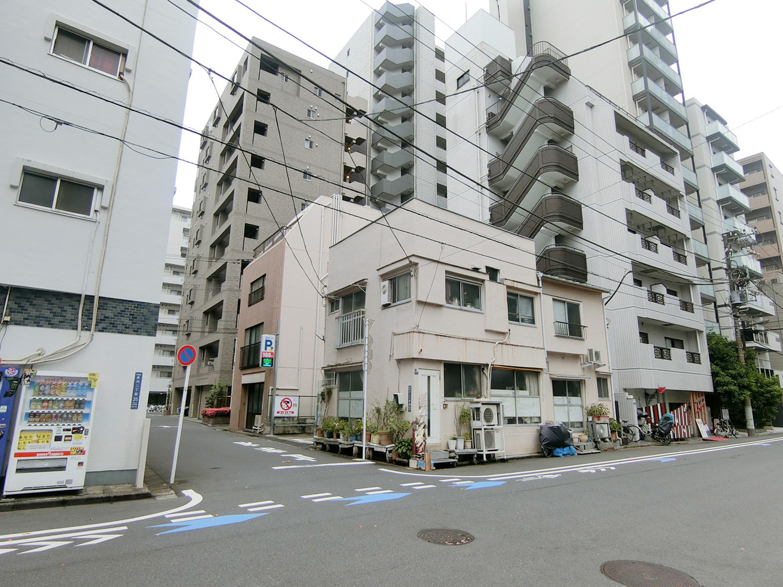 周辺は住宅街
